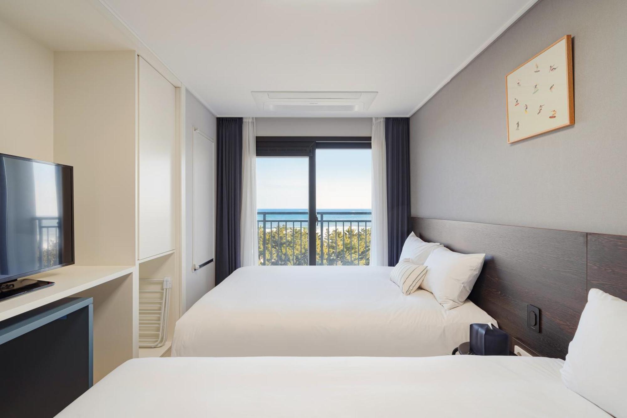 Urbanstay Sokcho Beach Ab ภายนอก รูปภาพ