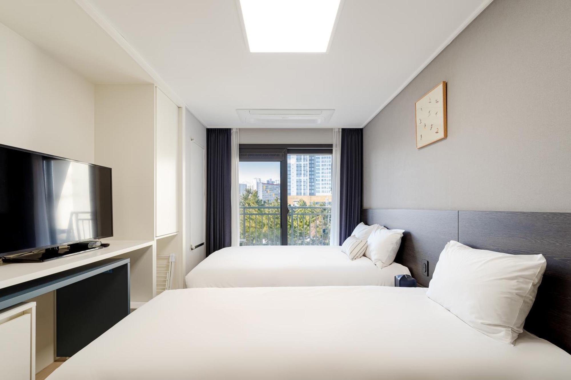 Urbanstay Sokcho Beach Ab ภายนอก รูปภาพ