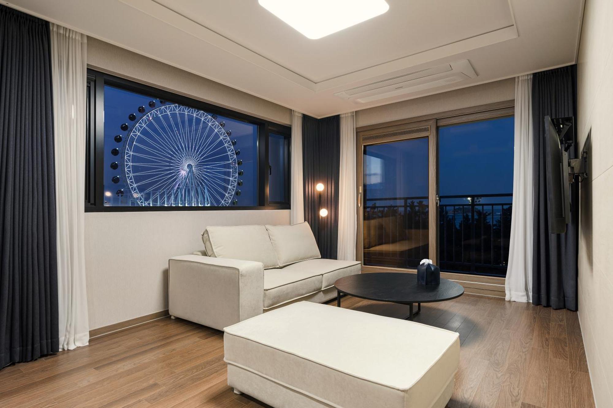 Urbanstay Sokcho Beach Ab ภายนอก รูปภาพ